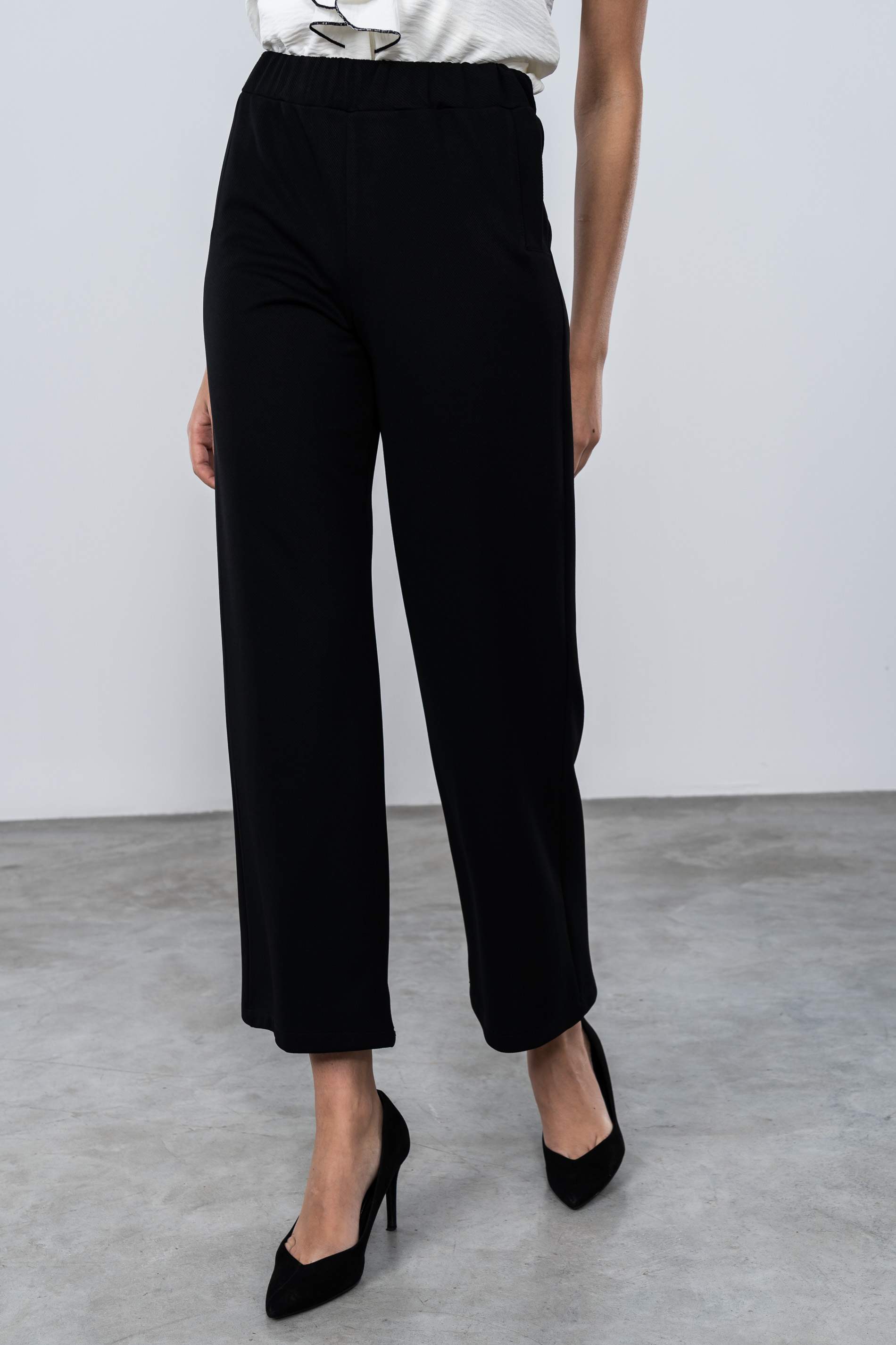 PANTALÓN ANCHO NEGRO