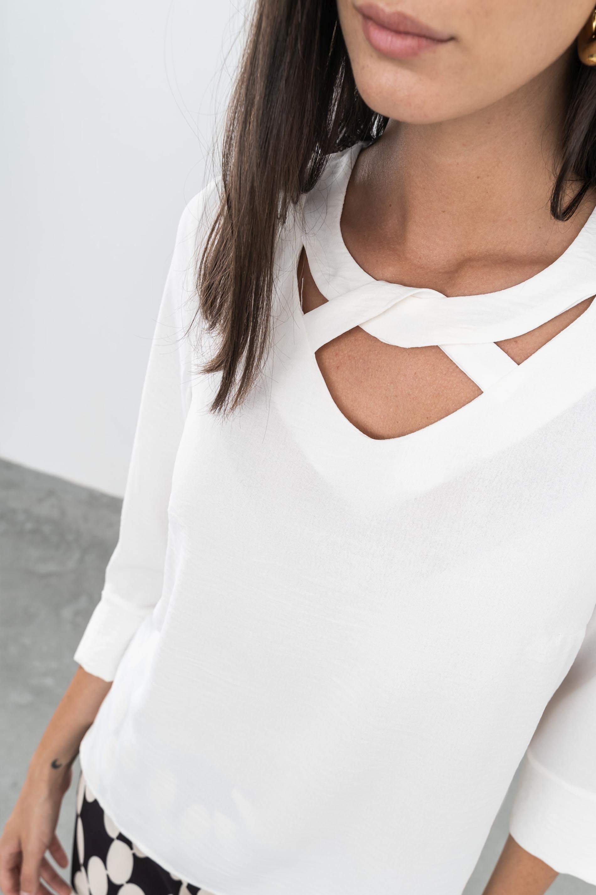 BLUSA CRUCETA CUELLO