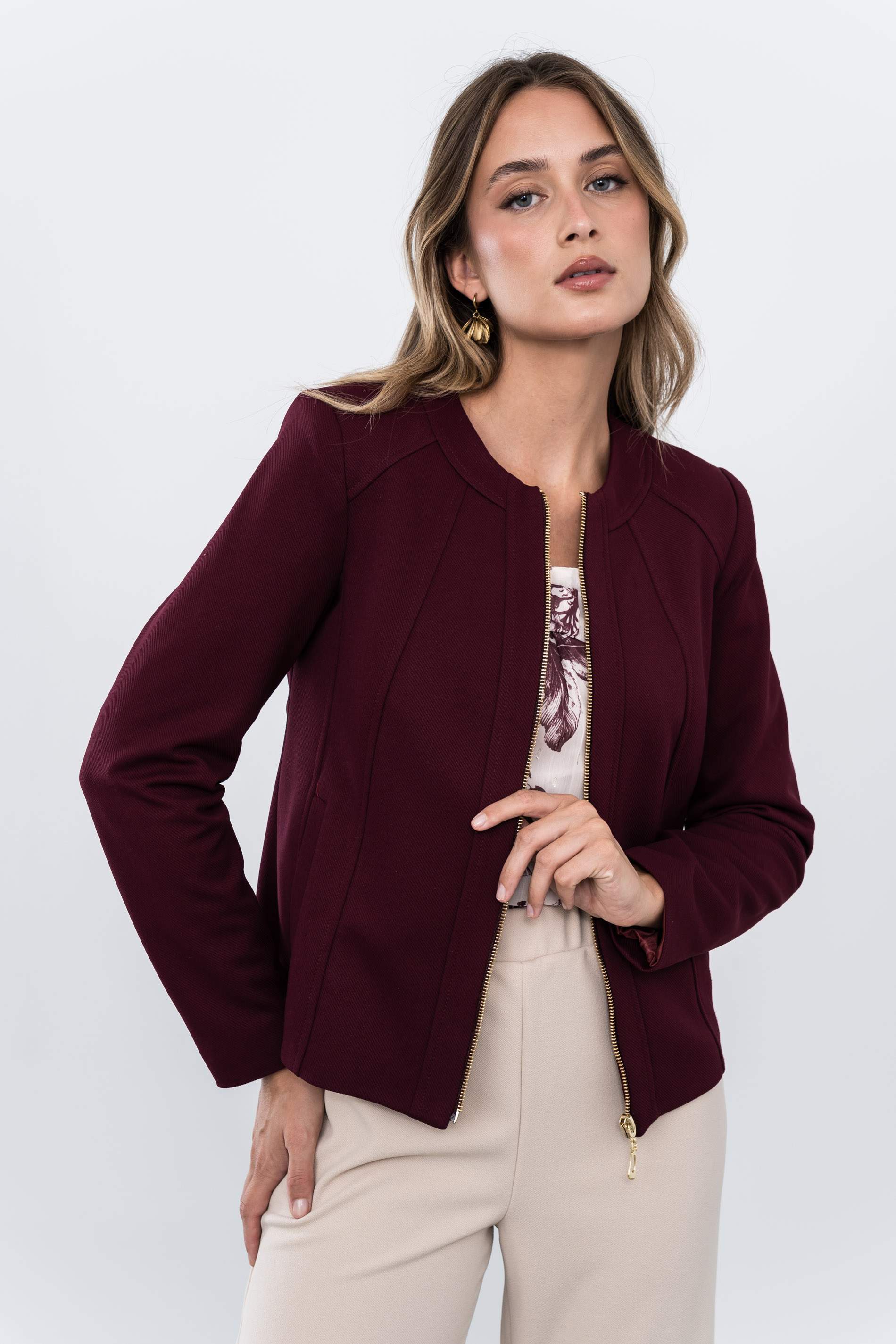 CHAQUETA CORTES CREMALLERA GRANATE