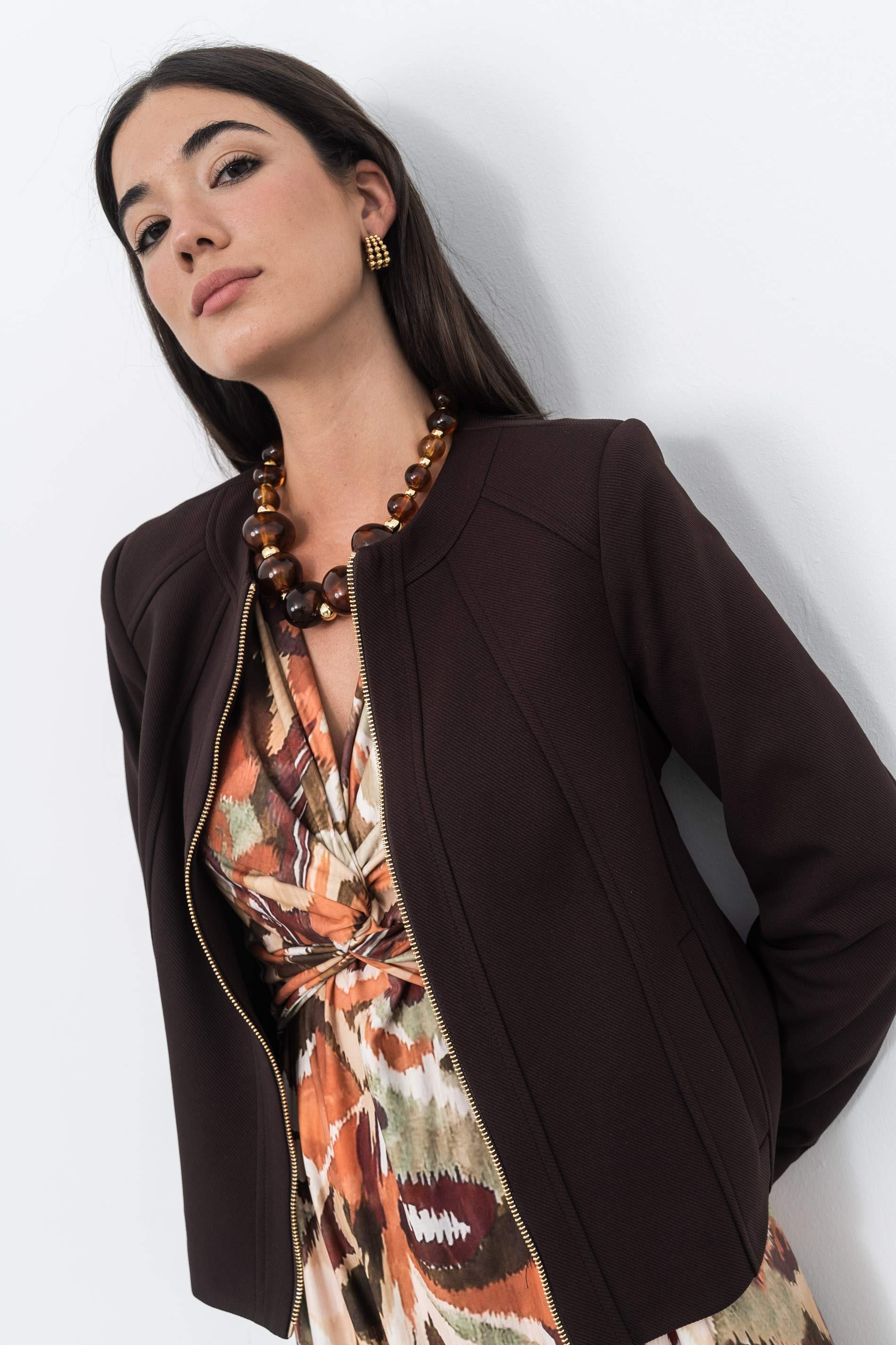 CHAQUETA CORTES CREMALLERA CHOCOLATE