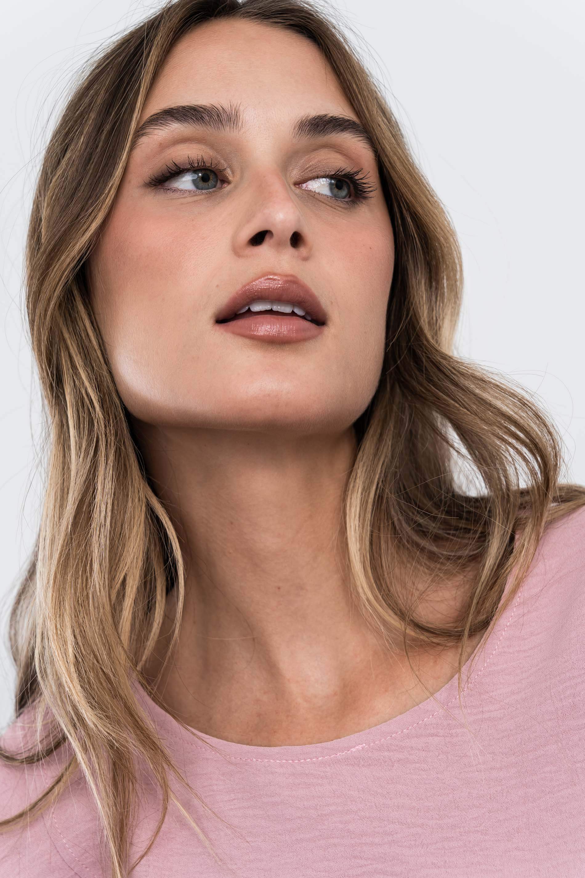 BLUSA MANGA FRANCESA VOLANTE NUDE