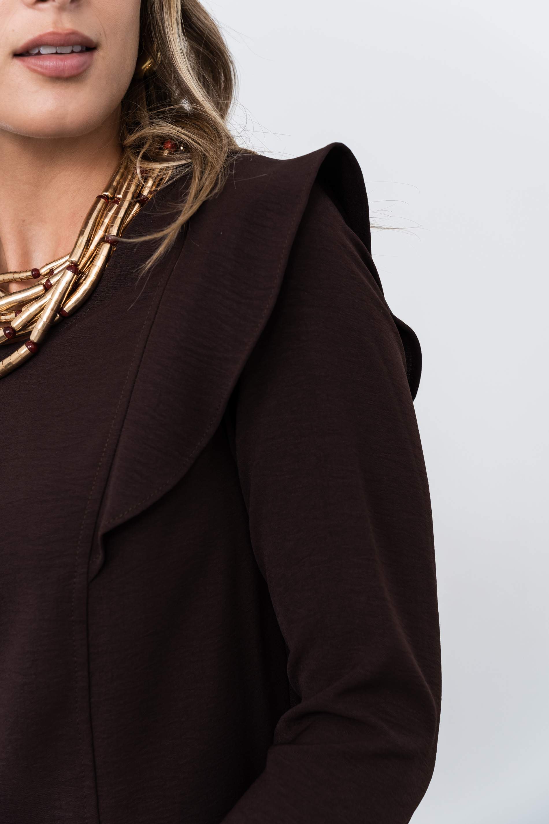 BLUSA MANGA FRANCESA VOLANTE CHOCOLATE