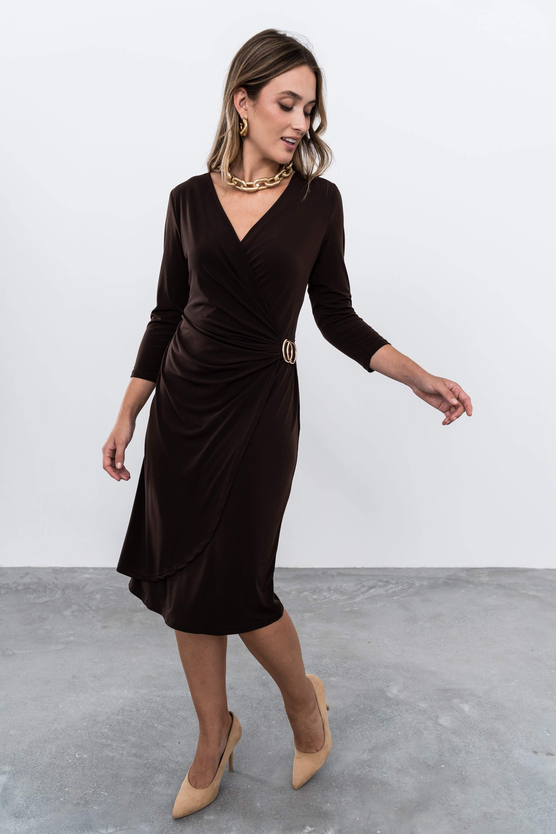 VESTIDO RECOGIDO HEBILLA CHOCOLATE
