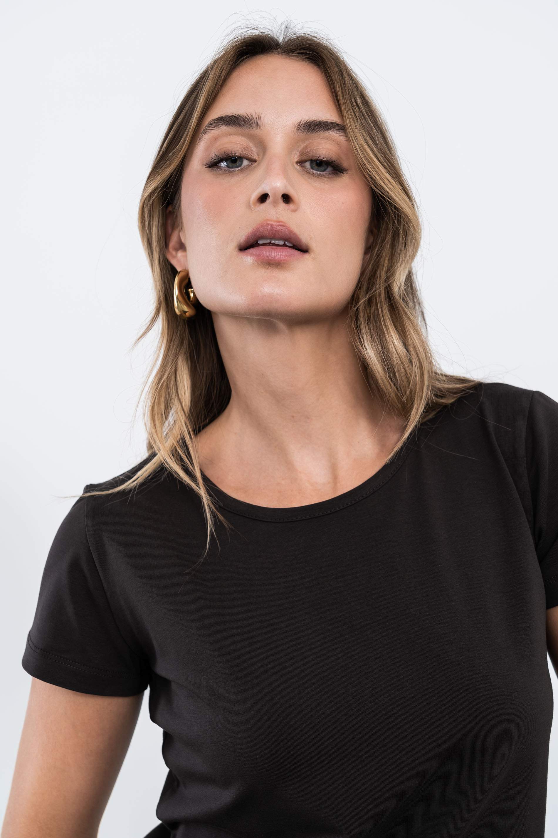 CAMISETA BÁSICA MANGA CORTA MARRÓN