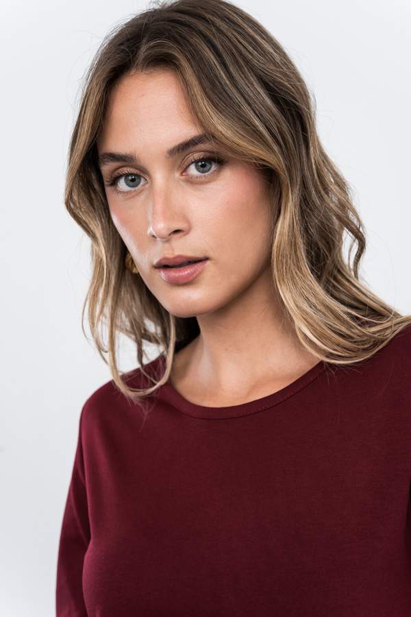 CAMISETA BÁSICA MANGA FRANCESA BURDEOS