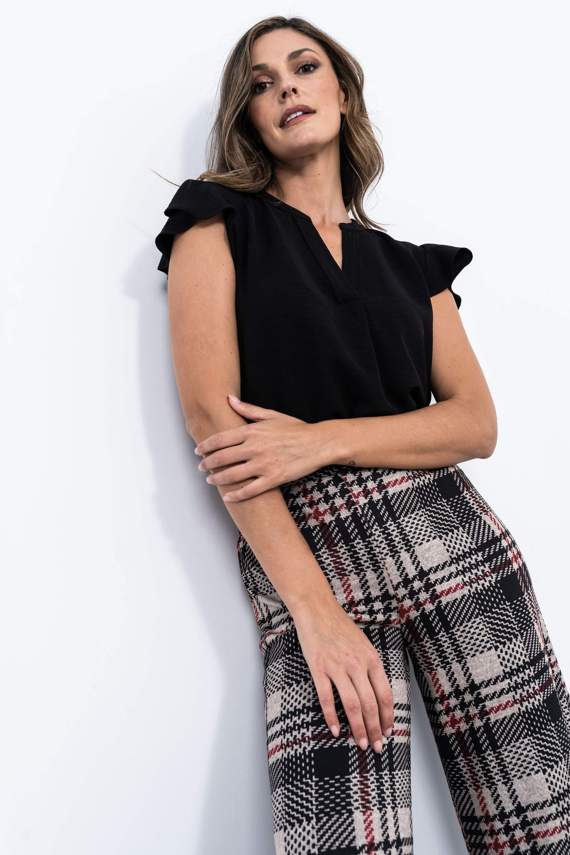 BLUSA CUELLO UVE NEGRO