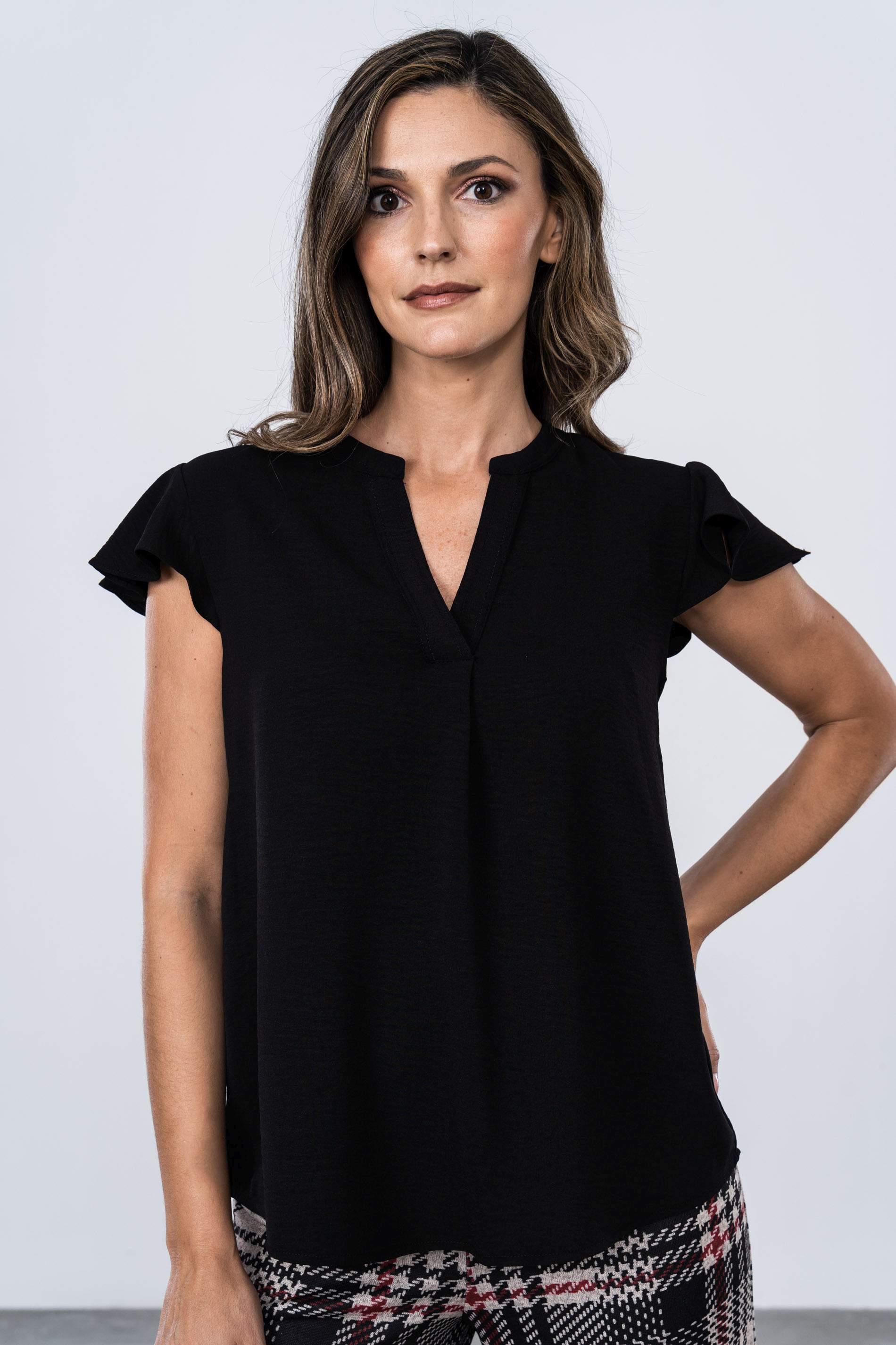 BLUSA CUELLO UVE NEGRO