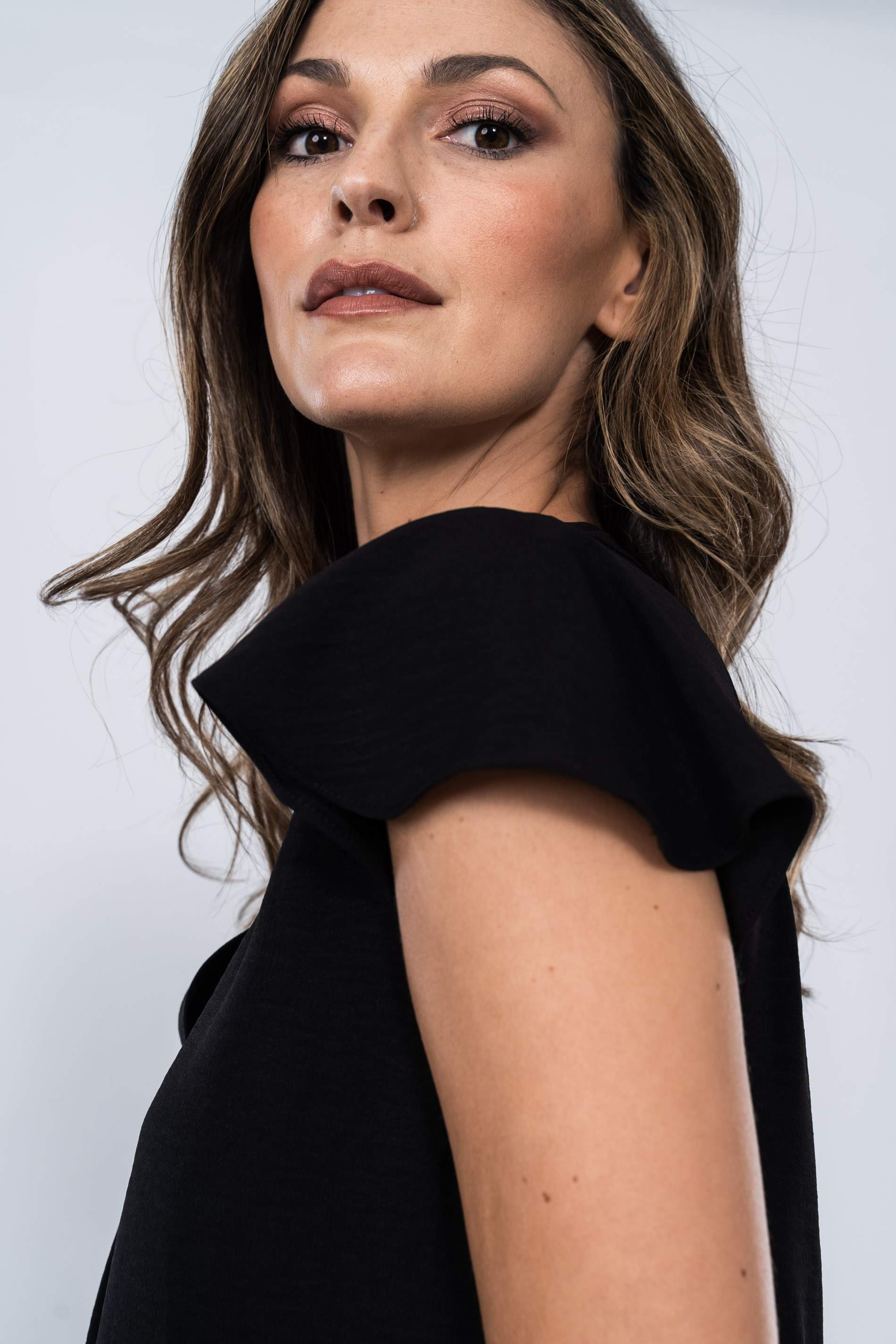 BLUSA CUELLO UVE NEGRO
