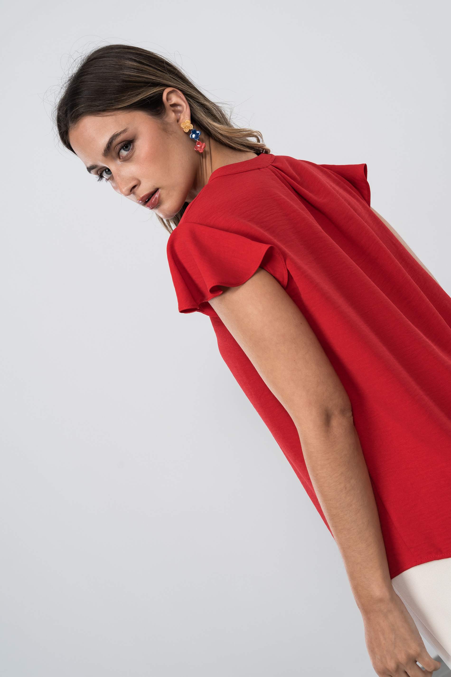 BLUSA CUELLO UVE ROJO