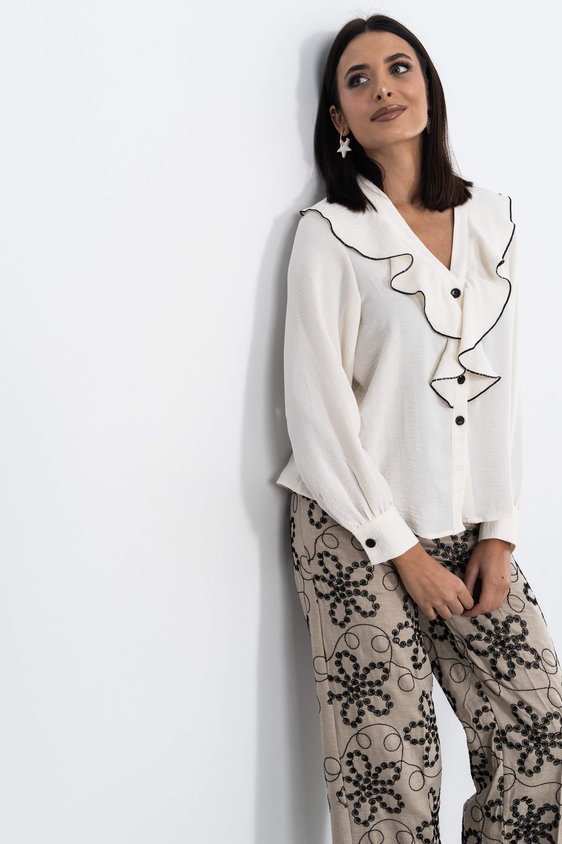 BLUSA VOLANTE CONTRASTE