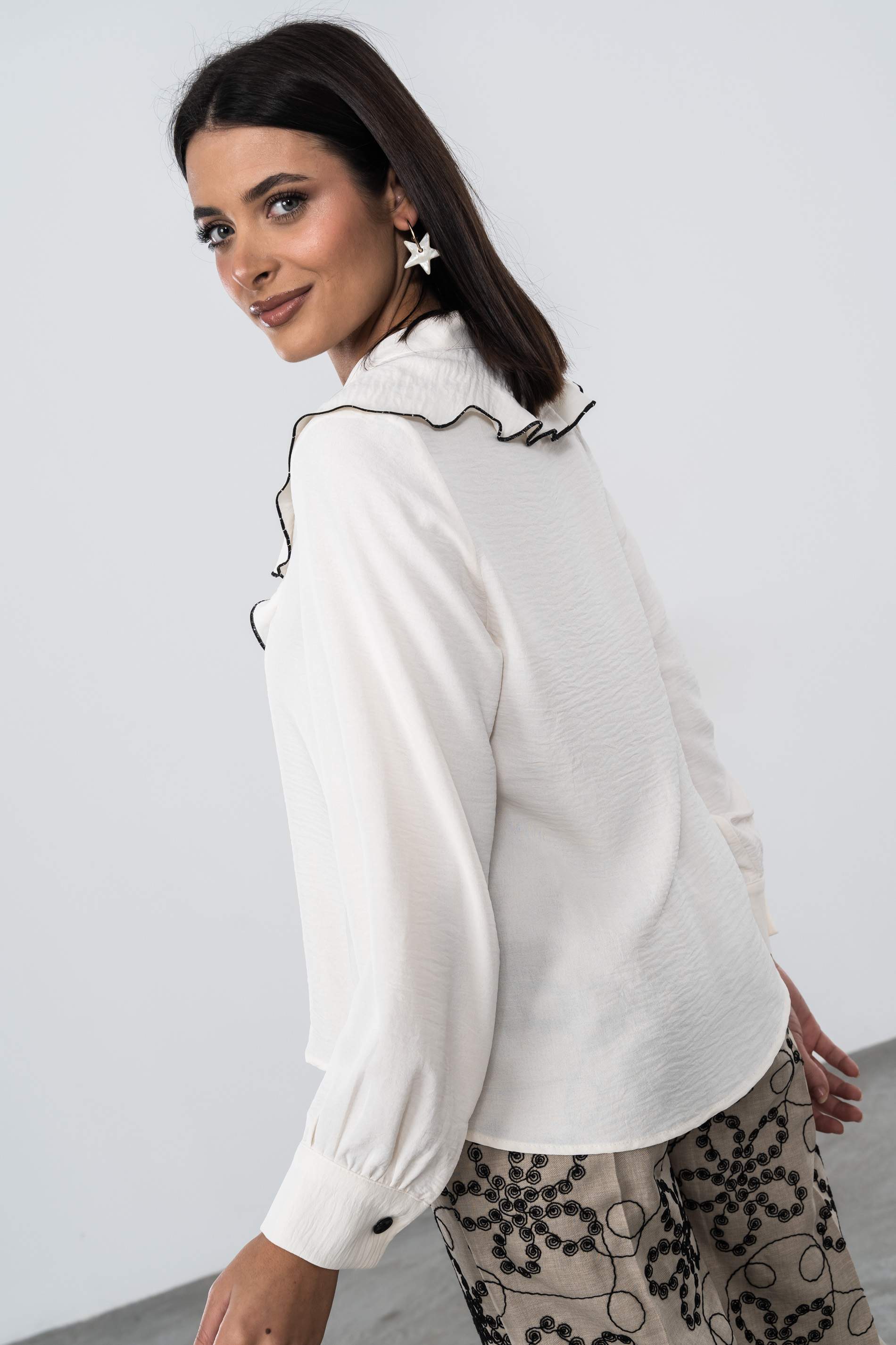 BLUSA VOLANTE CONTRASTE