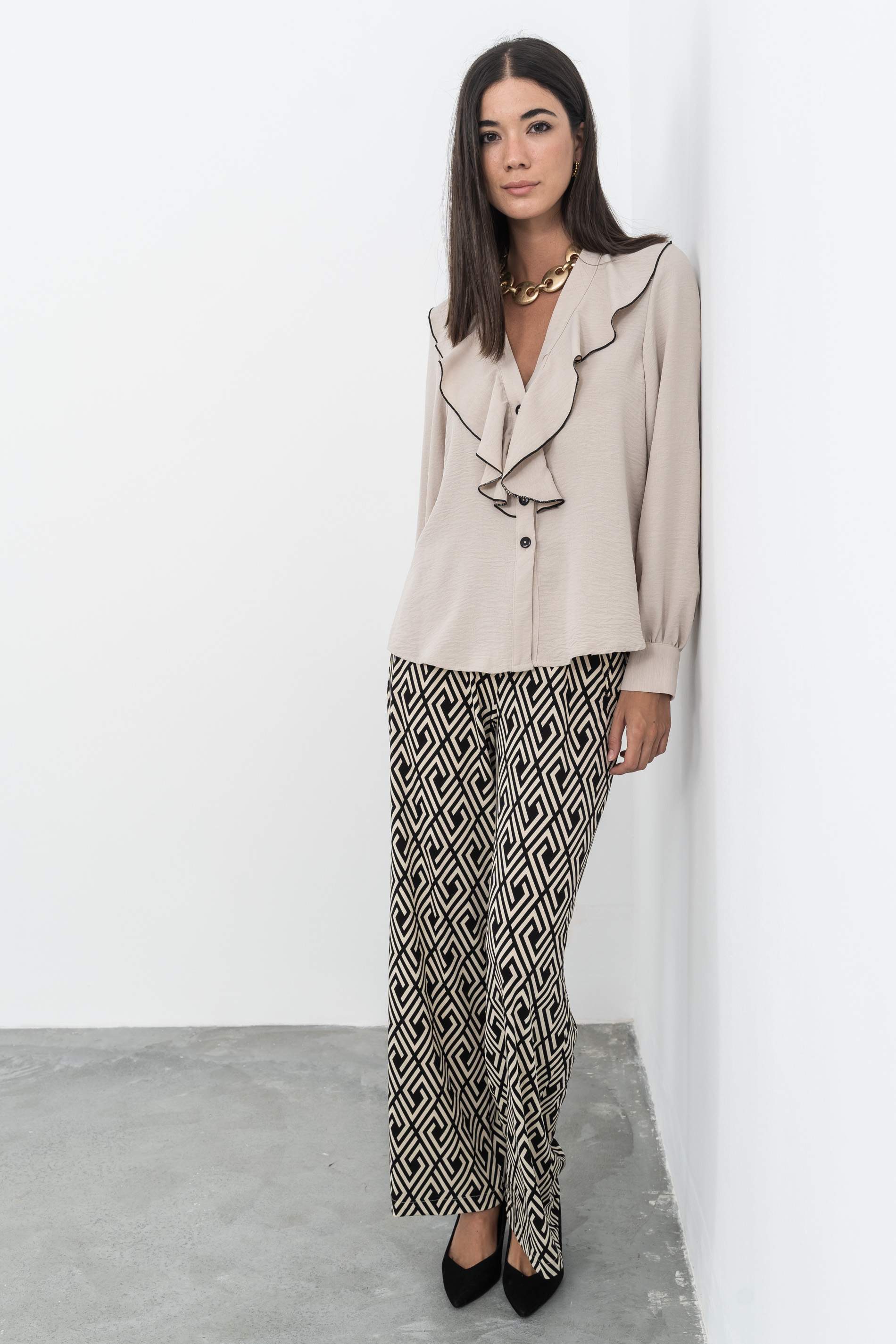 BLUSA VOLANTE CONTRASTE BEIGE