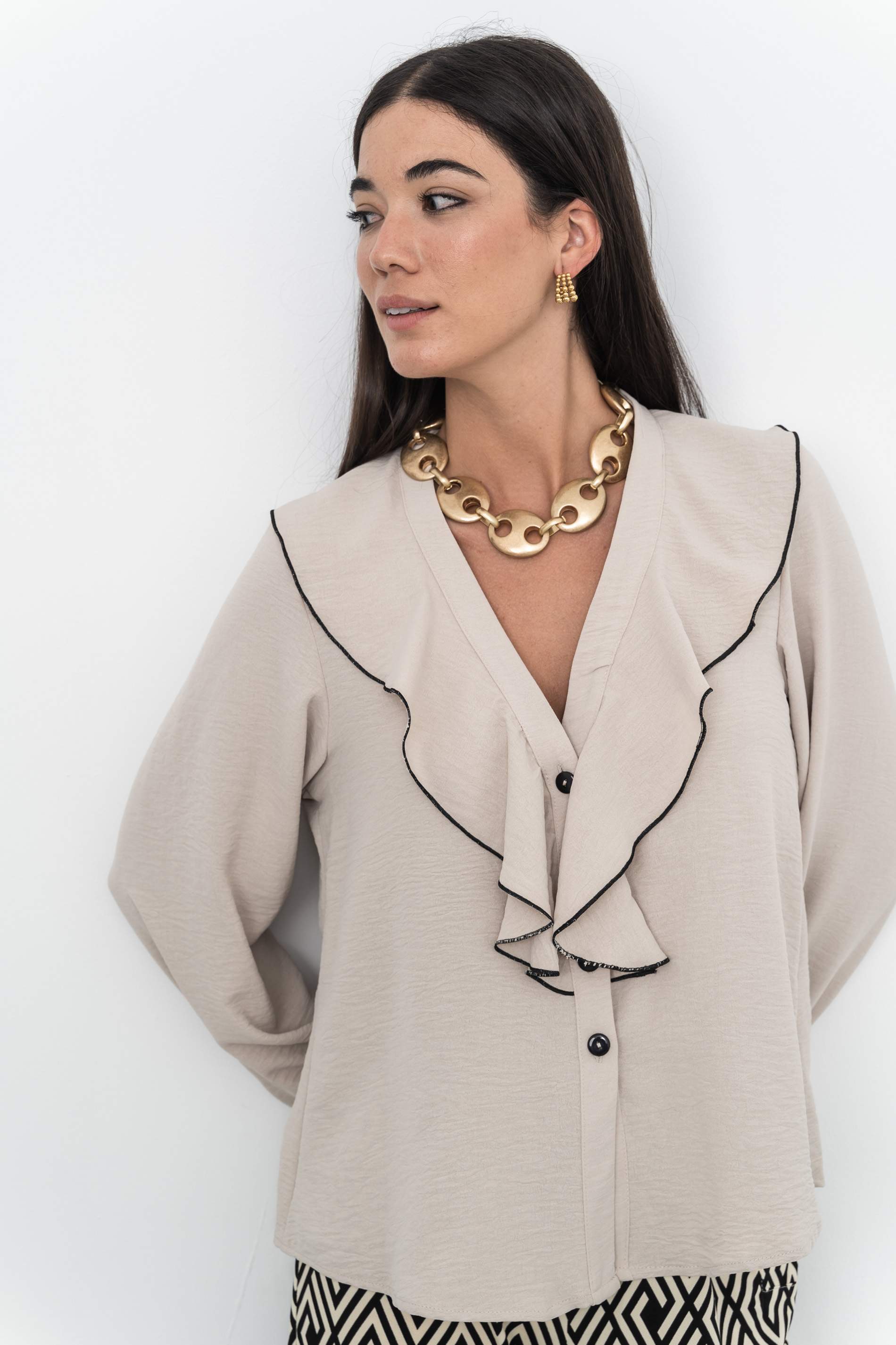 BLUSA VOLANTE CONTRASTE BEIGE