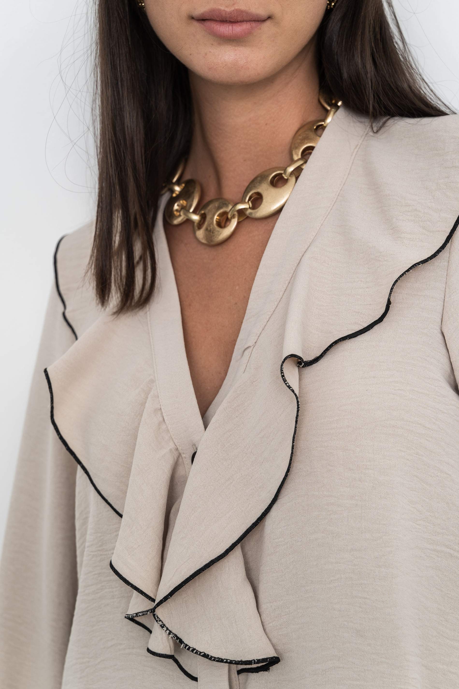 BLUSA VOLANTE CONTRASTE BEIGE