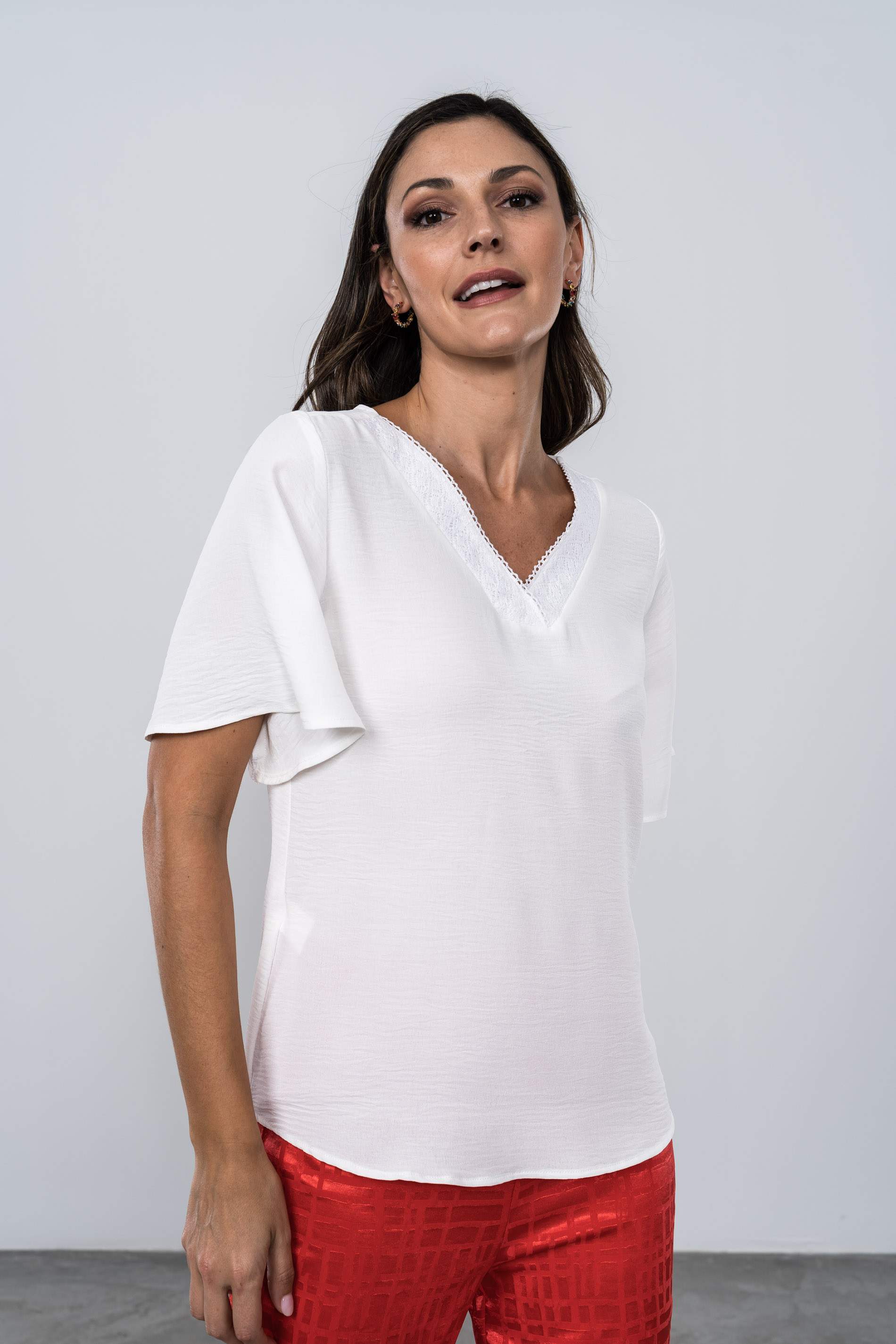 BLUSA CUELLO PICO PUNTILLAS CRUDO