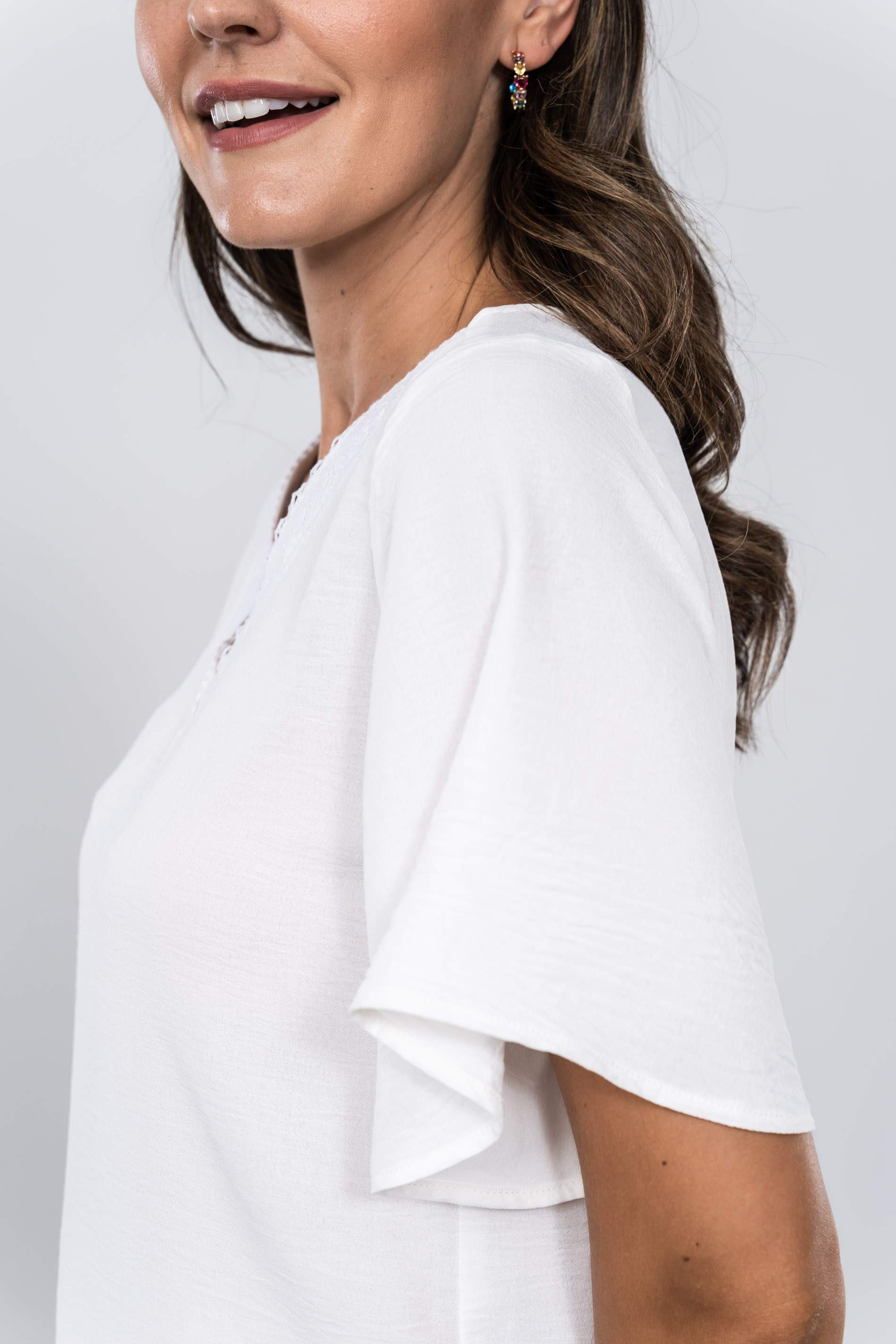 BLUSA CUELLO PICO PUNTILLAS CRUDO