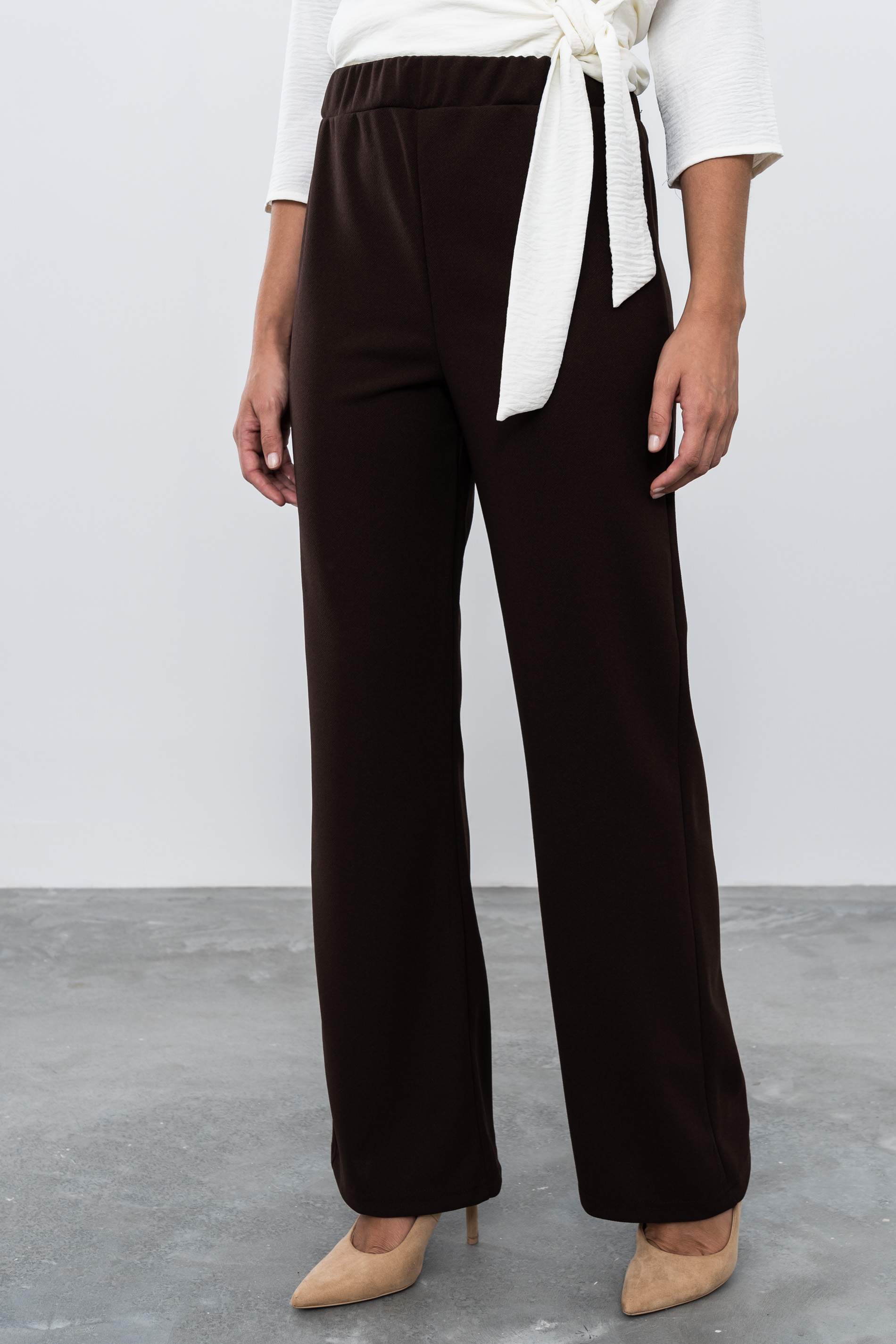PANTALÓN RECTO GOMA MARRÓN
