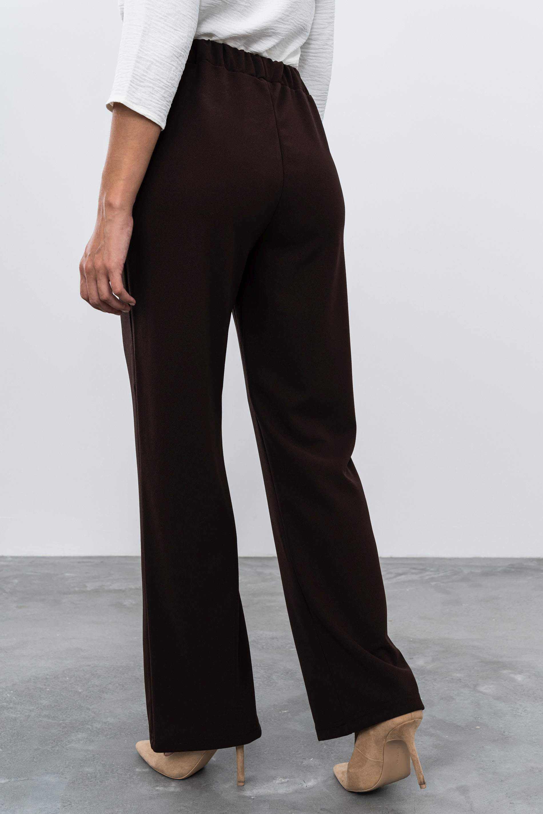 PANTALÓN RECTO GOMA MARRÓN