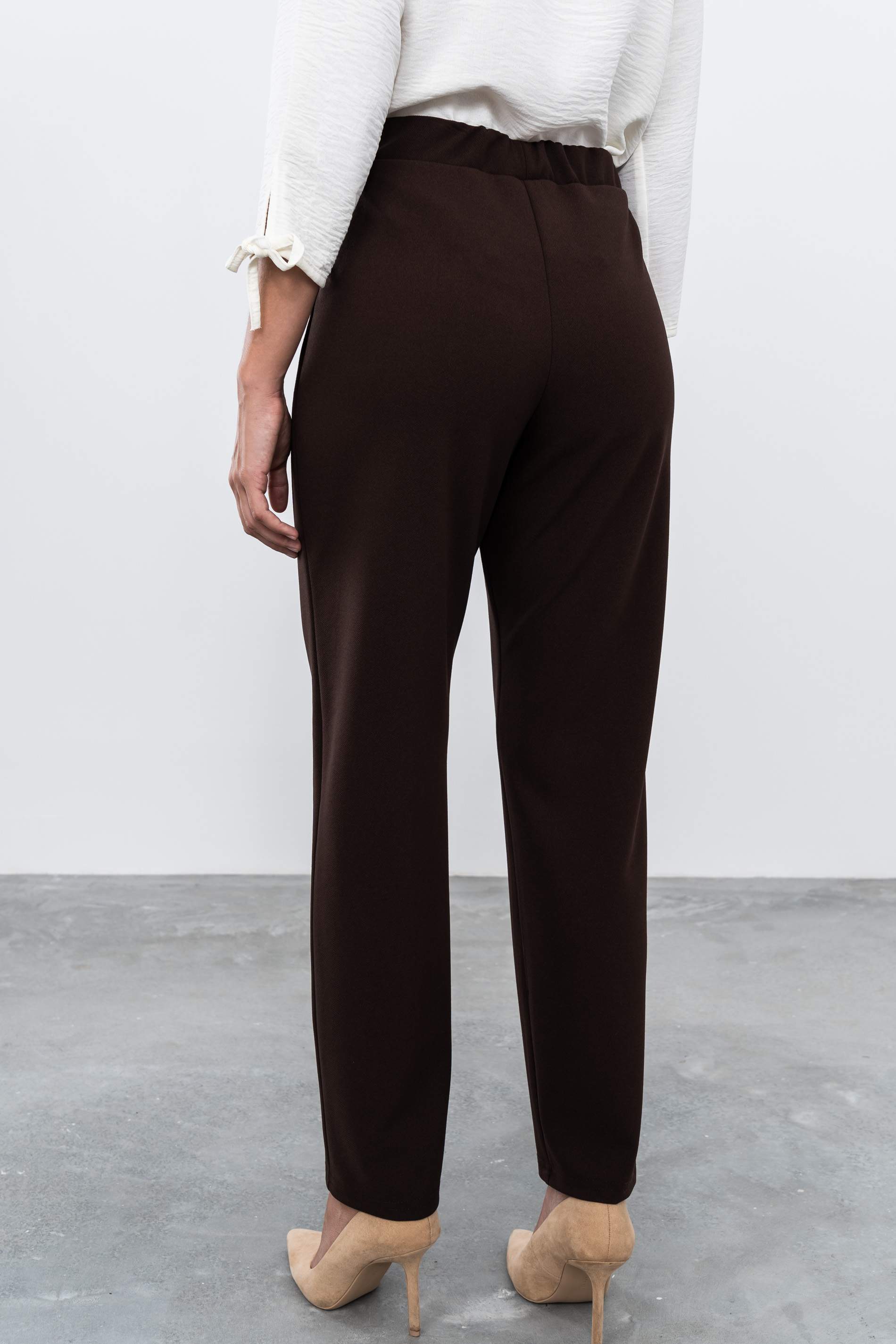 PANTALÓN BÁSICO GOMA MARRÓN