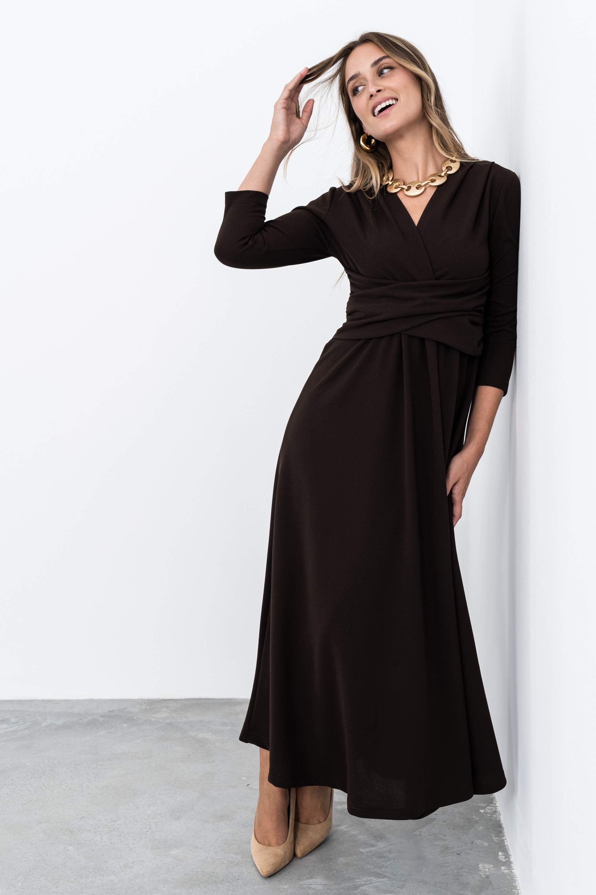 VESTIDO DETALLE CRUZADO MARRÓN