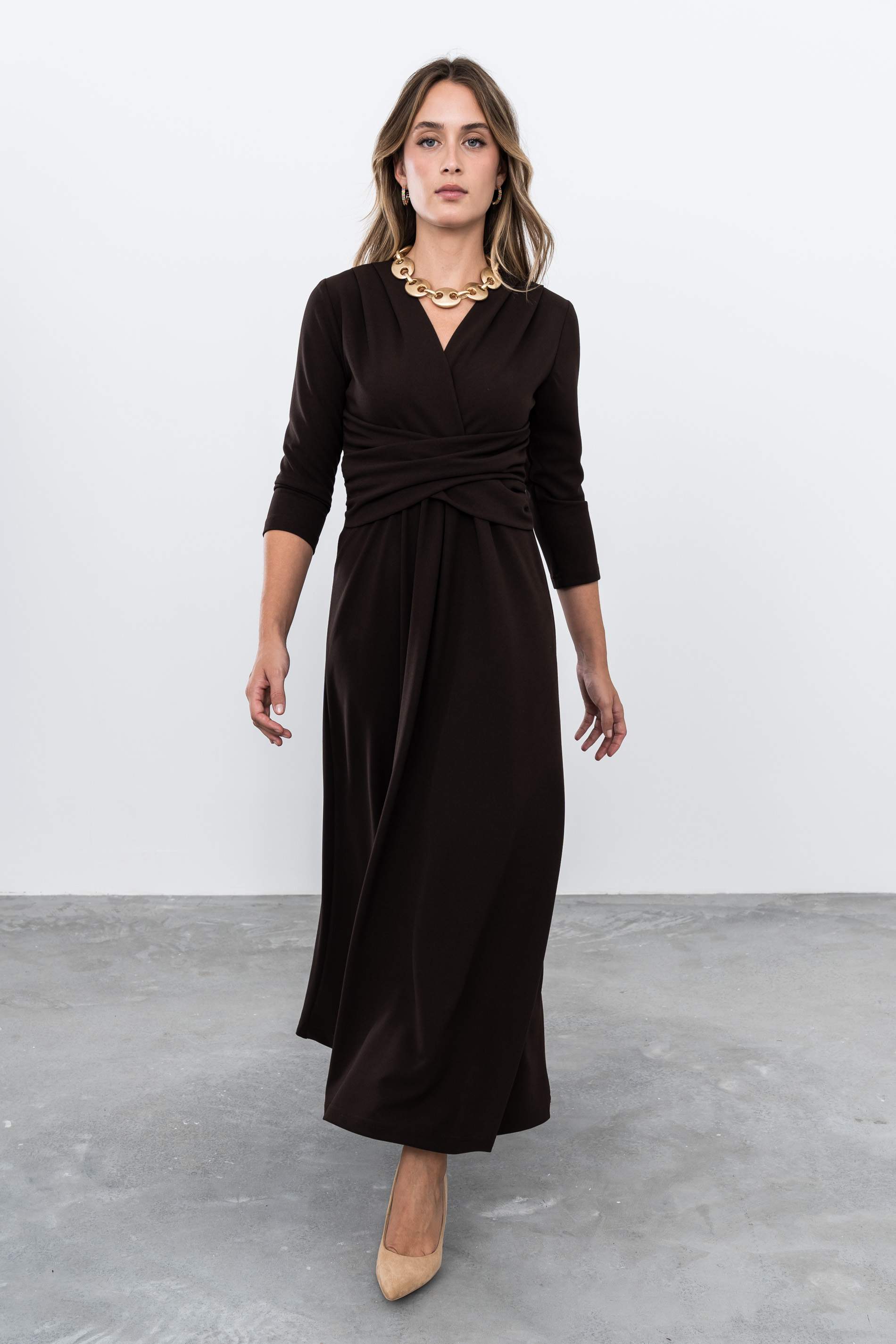 VESTIDO DETALLE CRUZADO MARRÓN