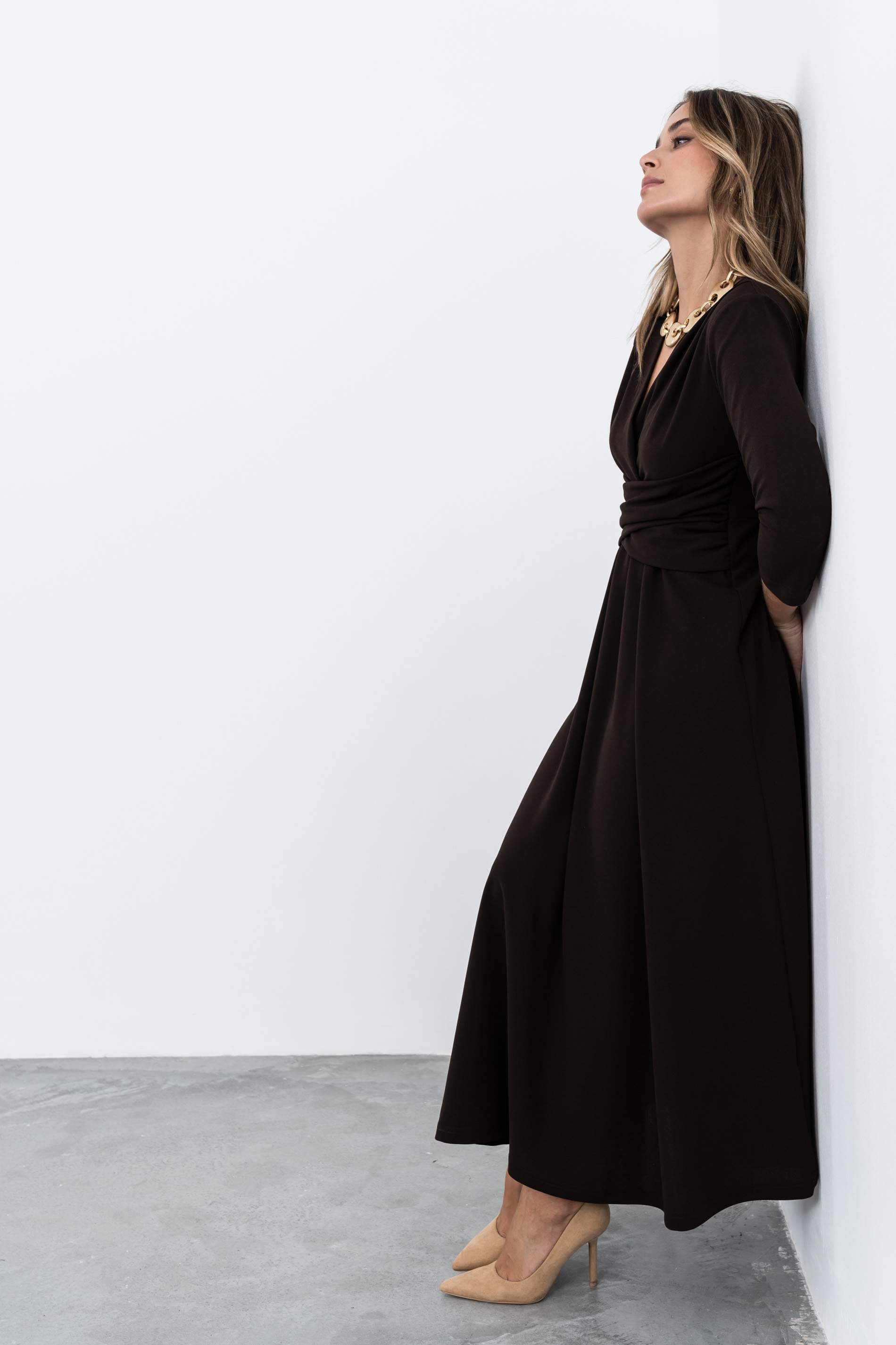VESTIDO DETALLE CRUZADO MARRÓN
