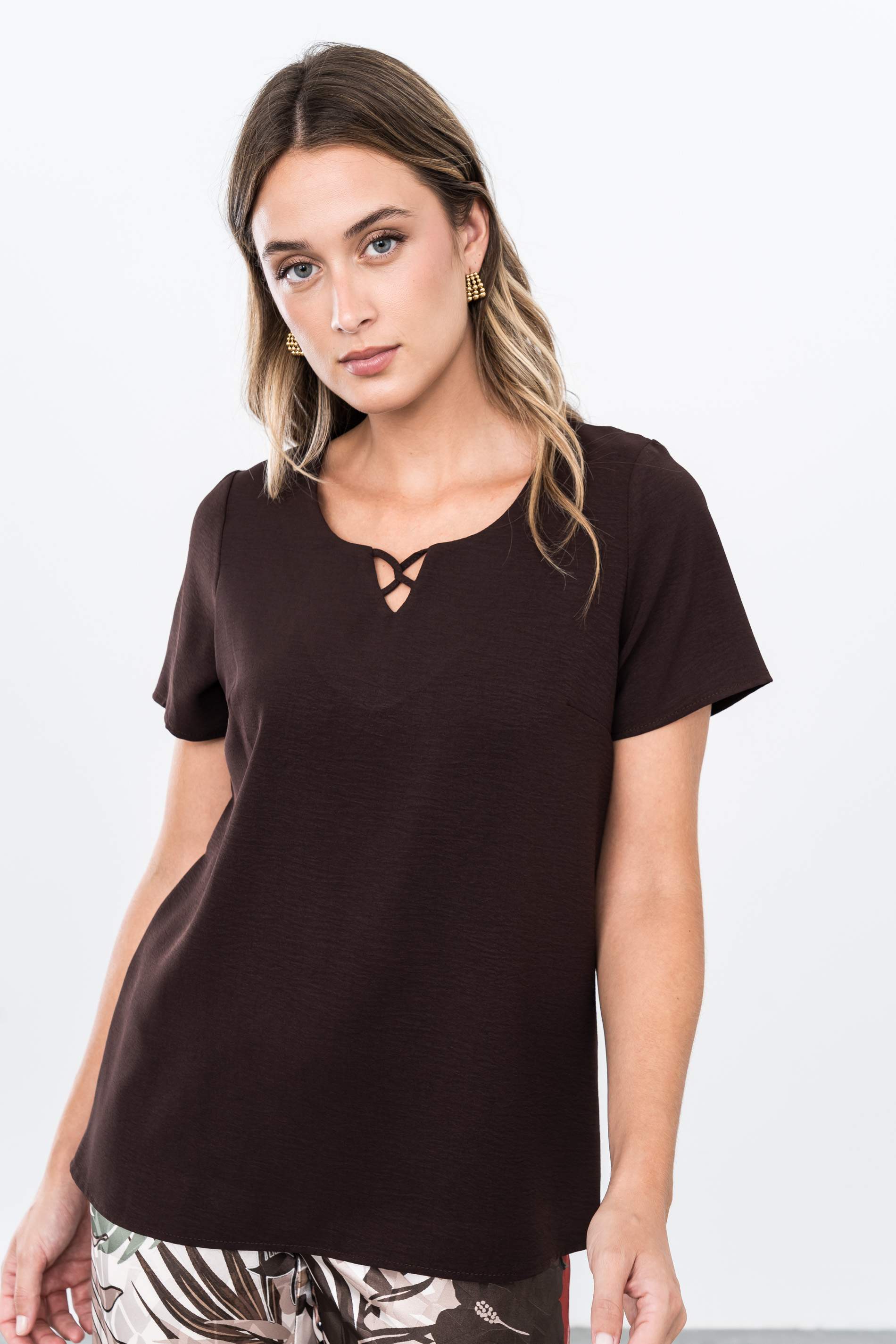 BLUSA DETALLE CRUZADO MARRÓN