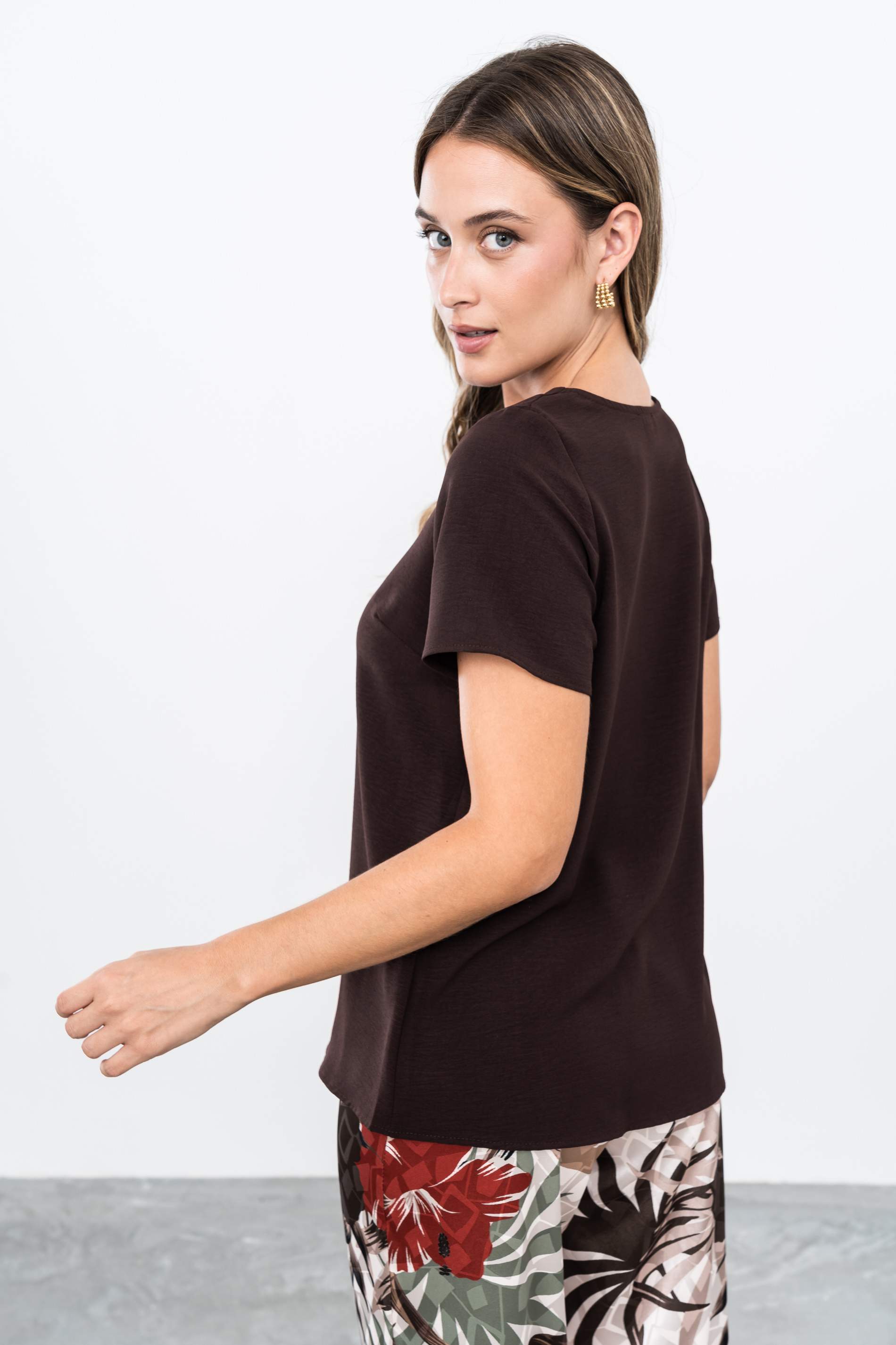 BLUSA DETALLE CRUZADO MARRÓN