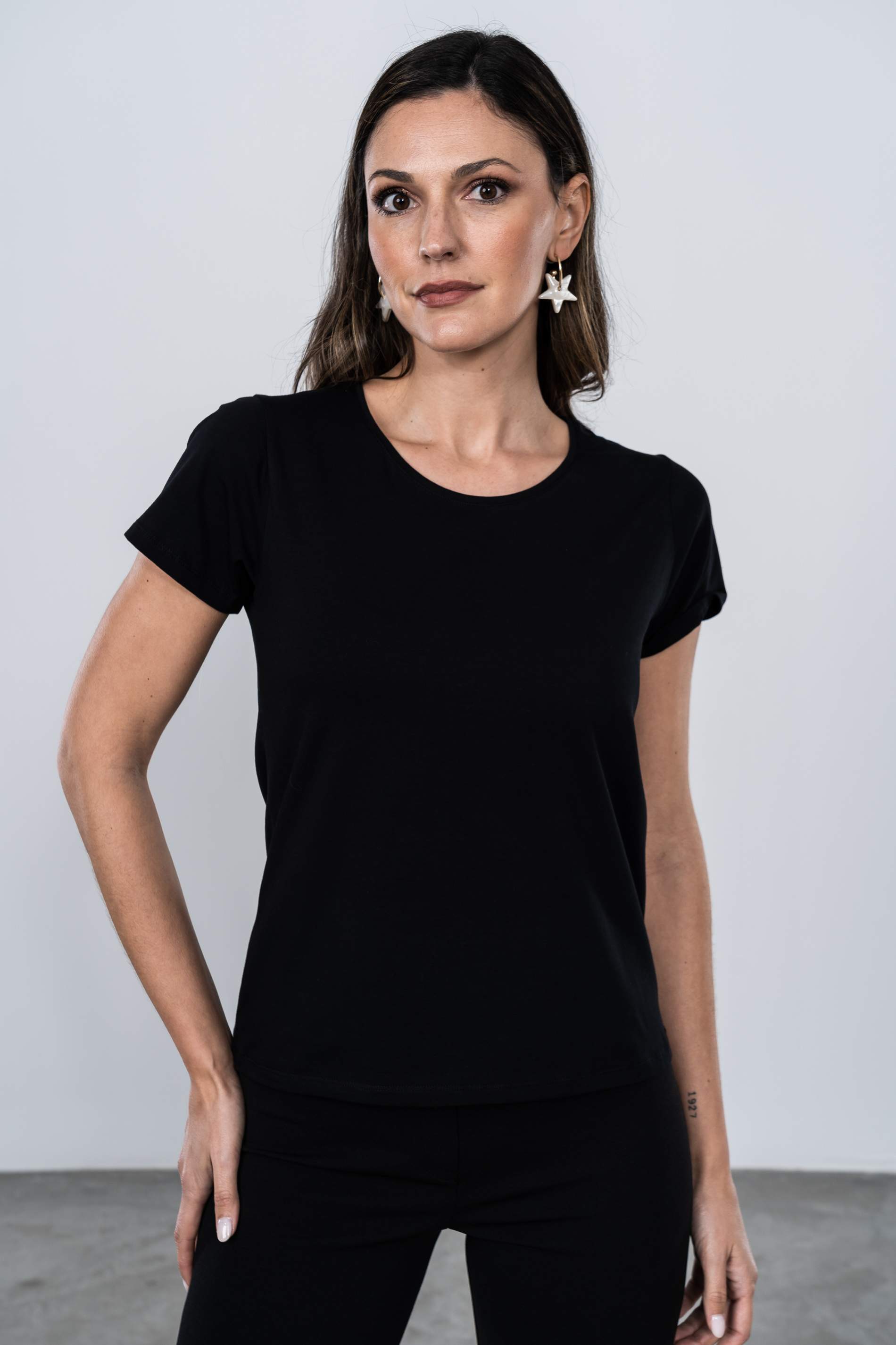 CAMISETA BÁSICA MANGA CORTA NEGRA