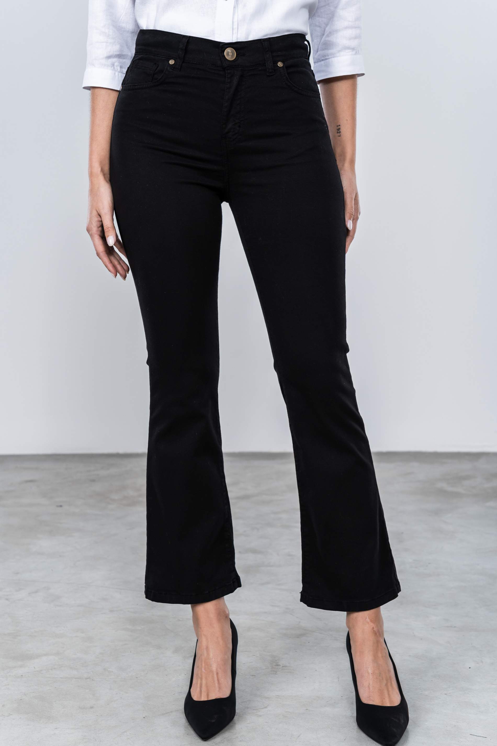 PANTALÓN FLARE SATÉN NEGRO