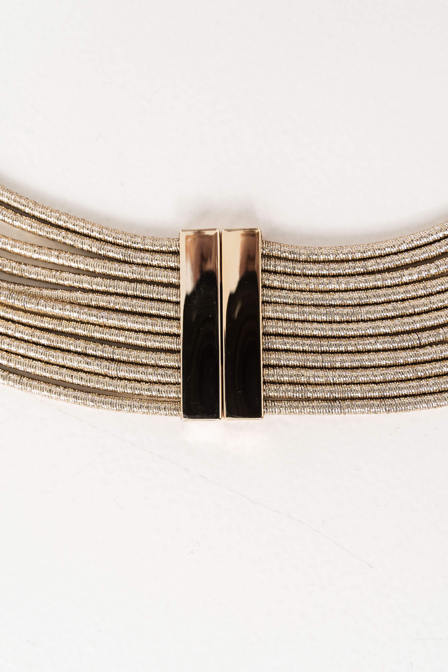COLLAR APLIQUE METÁLICO